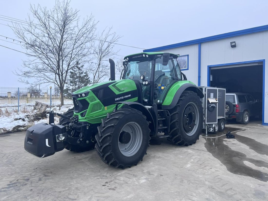 Tractor Deutz-Fahr Agrotron 6205 în timpul testului pe dinamometru