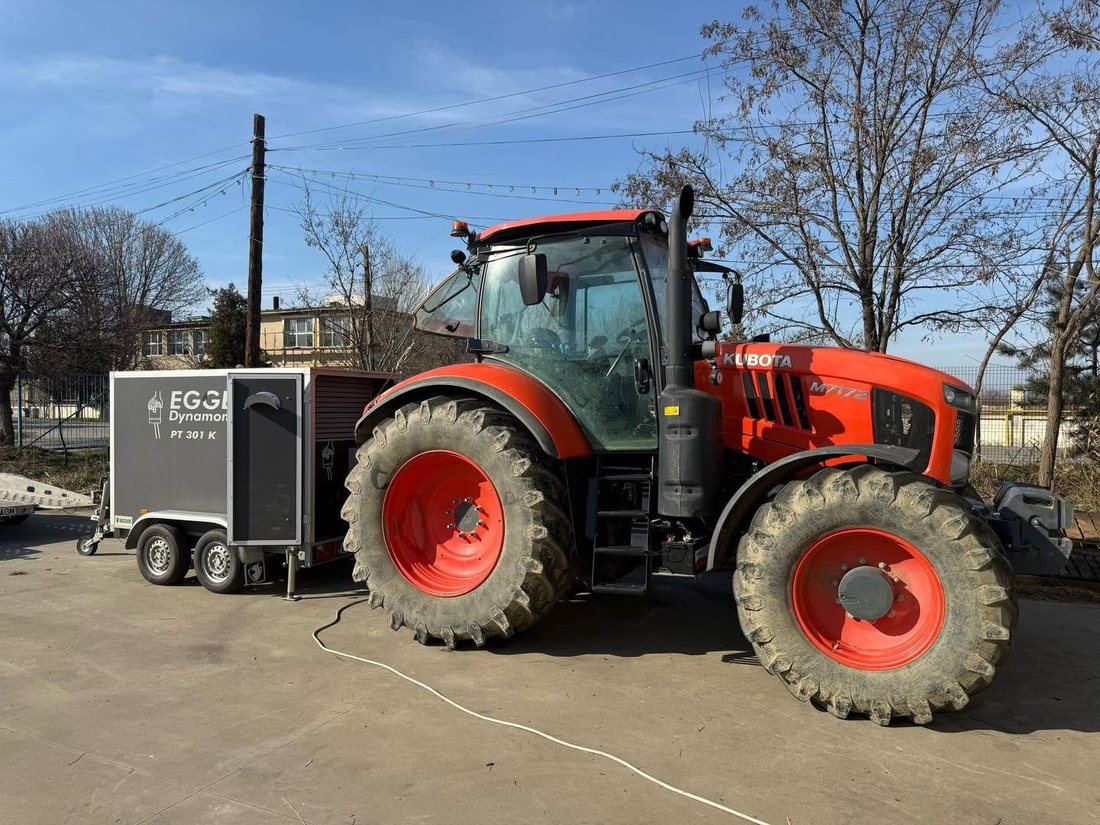 Tractor Kubota M7172 roșu, conectat la dinamometrul mobil Calibra Performance